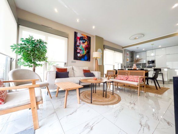 3 Bedroom 3 Bathroom Villa in Villamartin - Caza De Casa