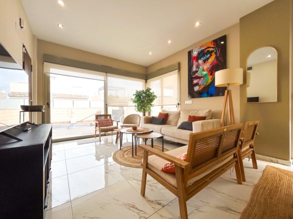3 Bedroom 3 Bathroom Villa in Villamartin - Caza De Casa