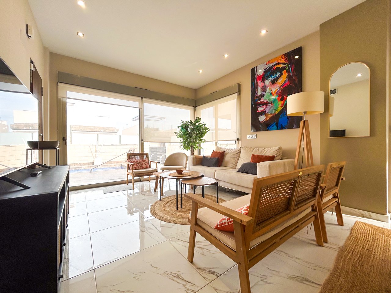 3 Bedroom 3 Bathroom Villa in Villamartin - Caza De Casa