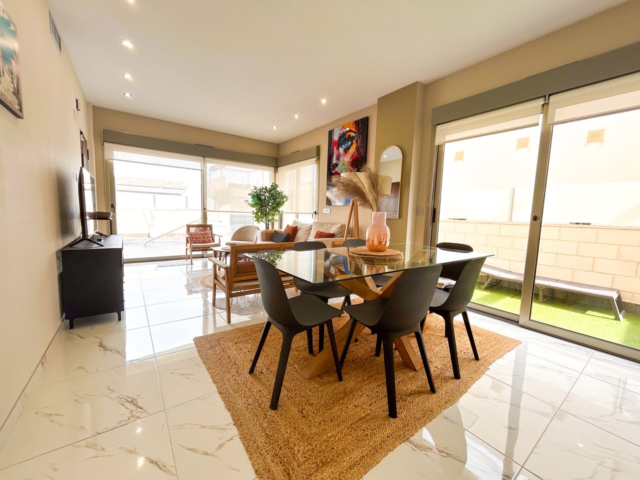 3 Bedroom 3 Bathroom Villa in Villamartin - Caza De Casa