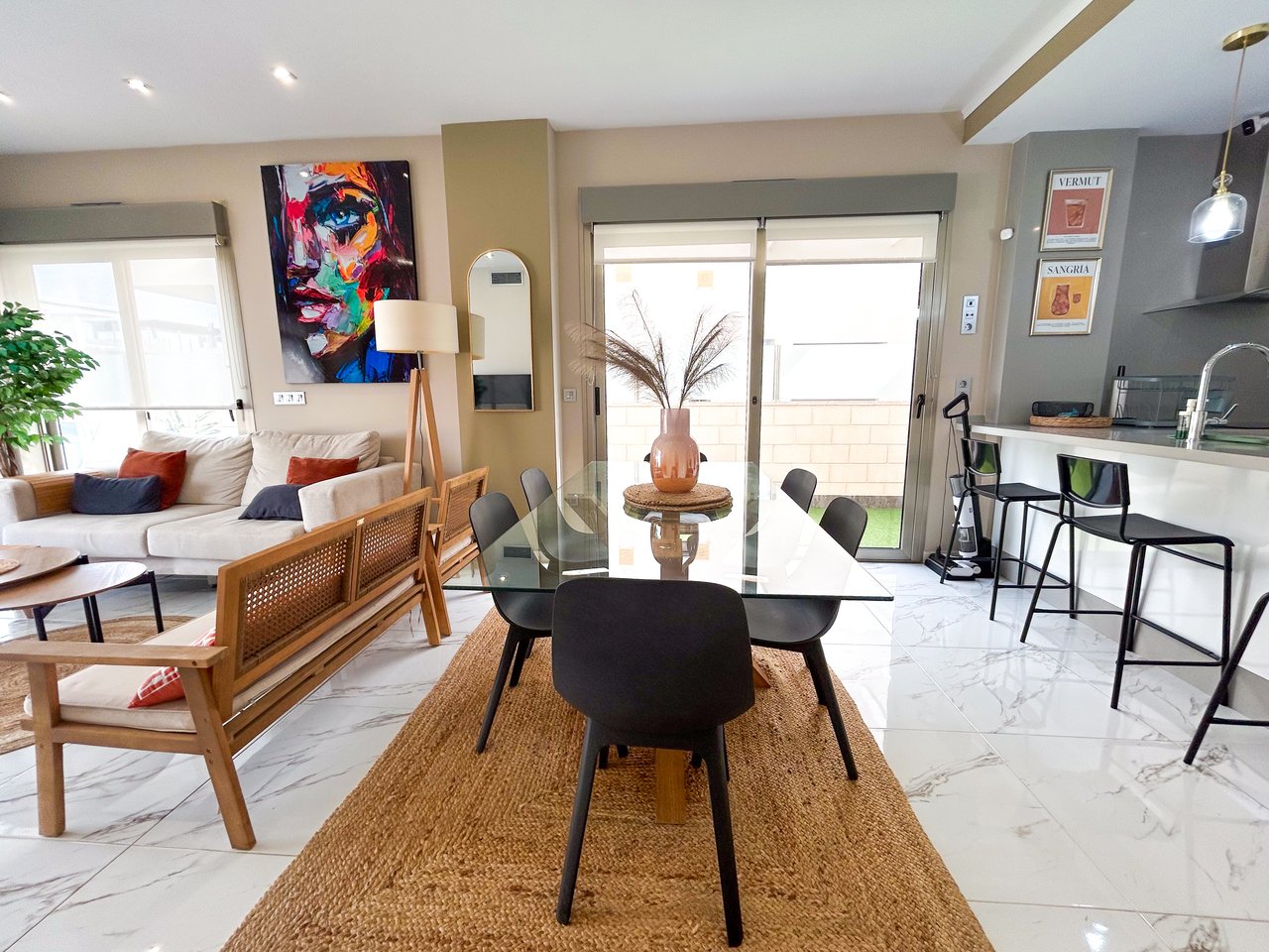 3 Bedroom 3 Bathroom Villa in Villamartin - Caza De Casa