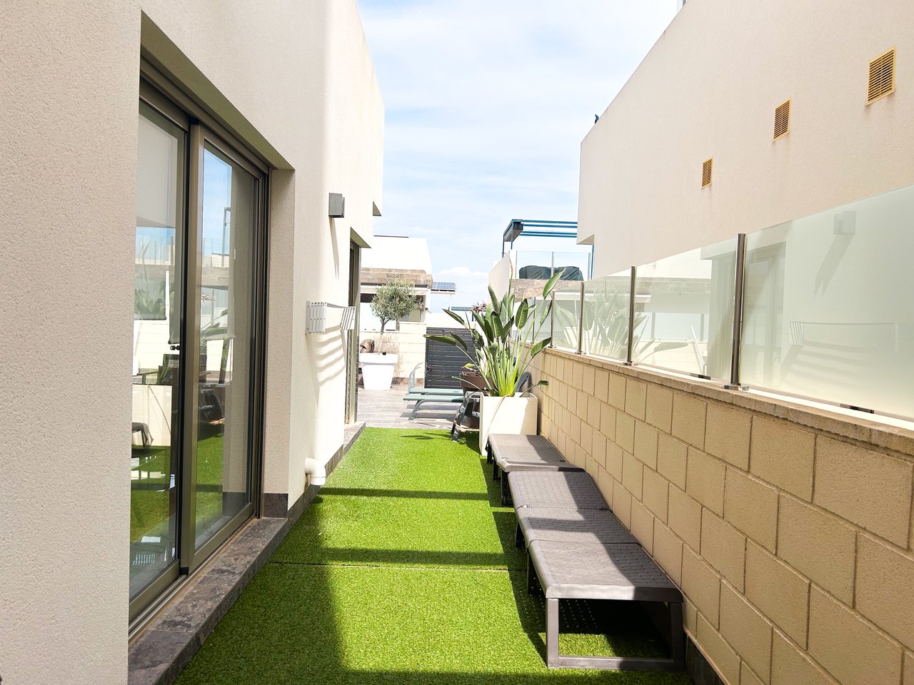 3 Bedroom 3 Bathroom Villa in Villamartin - Caza De Casa