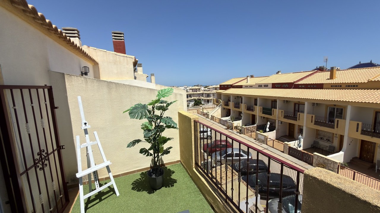 3 Bedroom 2 Bathroom Town House in La Zenia - Caza De Casa