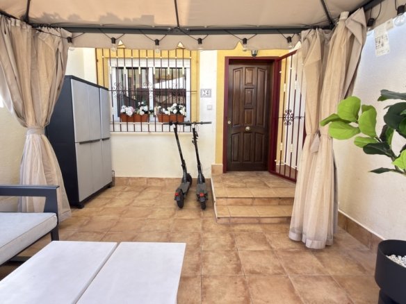 3 Bedroom 2 Bathroom Town House in La Zenia - Caza De Casa