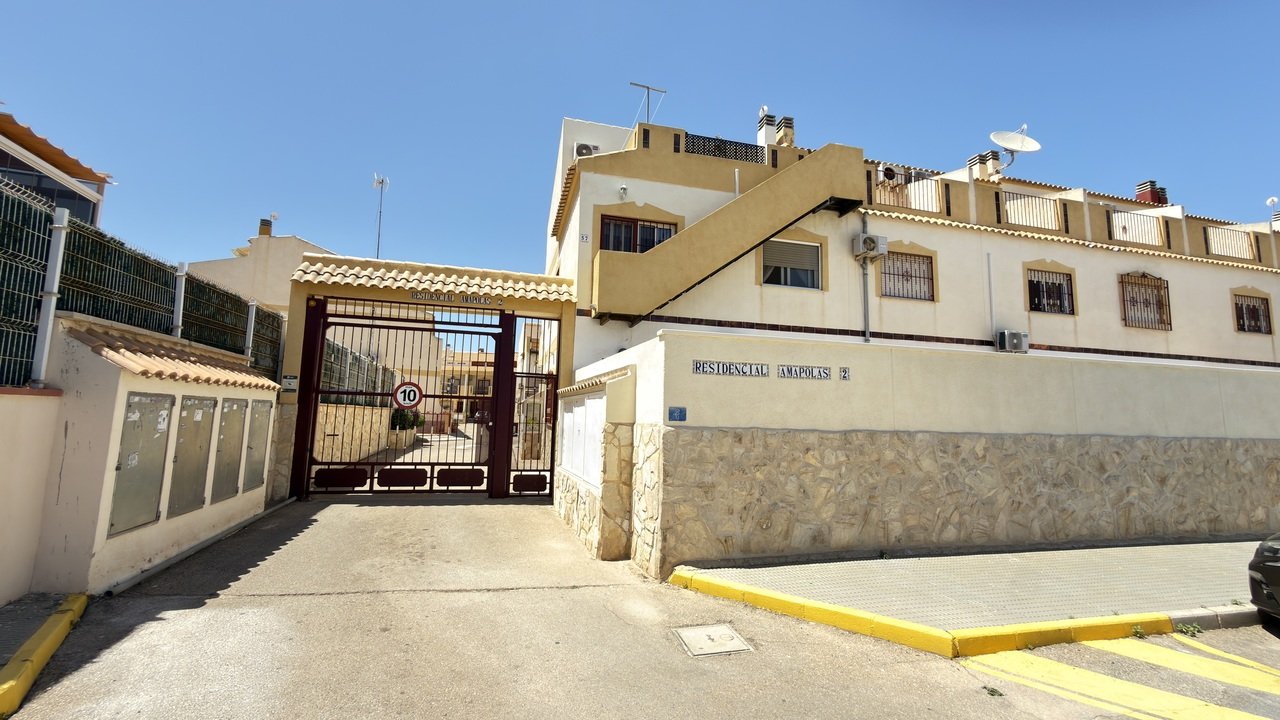 3 Bedroom 2 Bathroom Town House in La Zenia - Caza De Casa