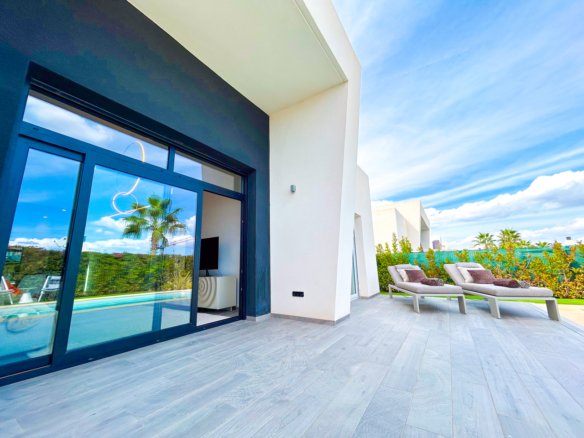3 Bedroom 2 Bathroom Villa in Algorfa - Caza De Casa