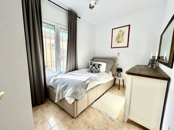 3 Bedroom 2 Bathroom Town House in Dehesa de Campoamor - Caza De Casa