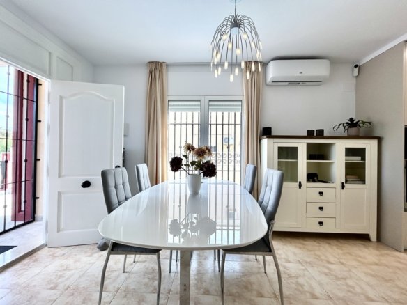 3 Bedroom 2 Bathroom Town House in Dehesa de Campoamor - Caza De Casa