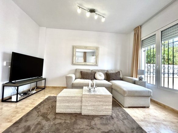 3 Bedroom 2 Bathroom Town House in Dehesa de Campoamor - Caza De Casa