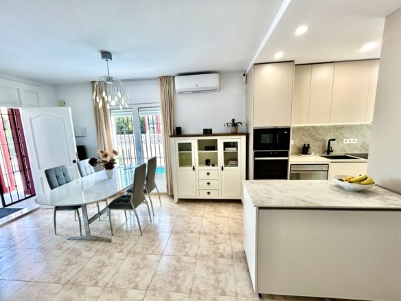 3 Bedroom 2 Bathroom Town House in Dehesa de Campoamor - Caza De Casa