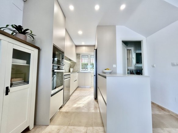 3 Bedroom 2 Bathroom Town House in Dehesa de Campoamor - Caza De Casa