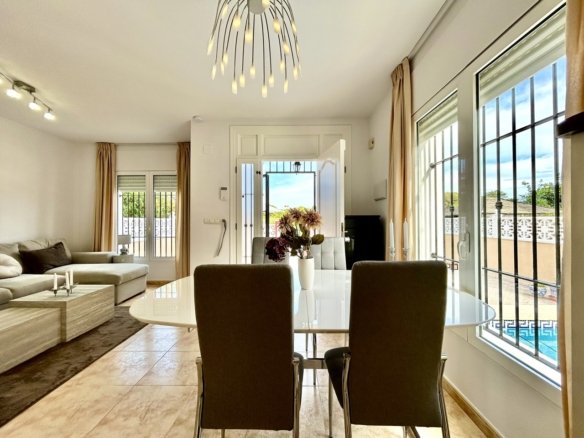 3 Bedroom 2 Bathroom Town House in Dehesa de Campoamor - Caza De Casa