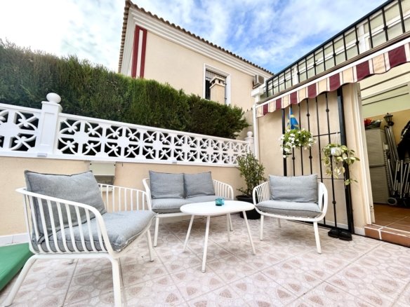 3 Bedroom 2 Bathroom Town House in Dehesa de Campoamor - Caza De Casa