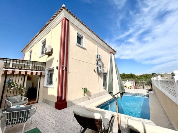 3 Bedroom 2 Bathroom Town House in Dehesa de Campoamor - Caza De Casa