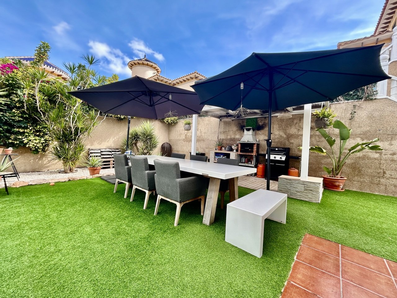 4 Bedroom 3 Bathroom Villa in Villamartin - Caza De Casa
