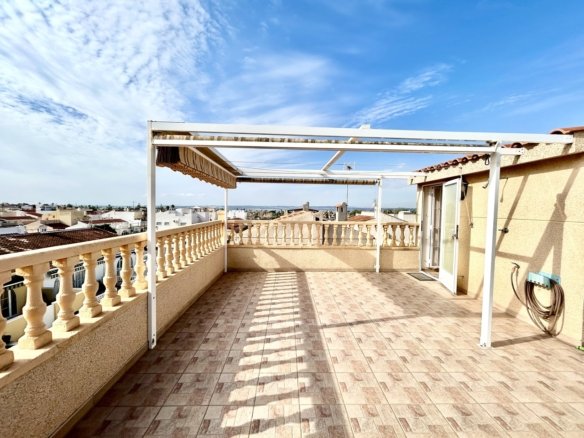 3 Bedroom 2 Bathroom Town House in Torrevieja - Caza De Casa