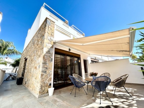 3 Bedroom 2 Bathroom Town House in Torre de La Horadada - Caza De Casa