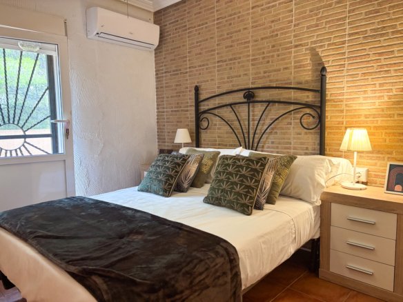 6 Bedroom 4 Bathroom Villa in Jacarilla - Caza De Casa