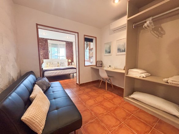 6 Bedroom 4 Bathroom Villa in Jacarilla - Caza De Casa