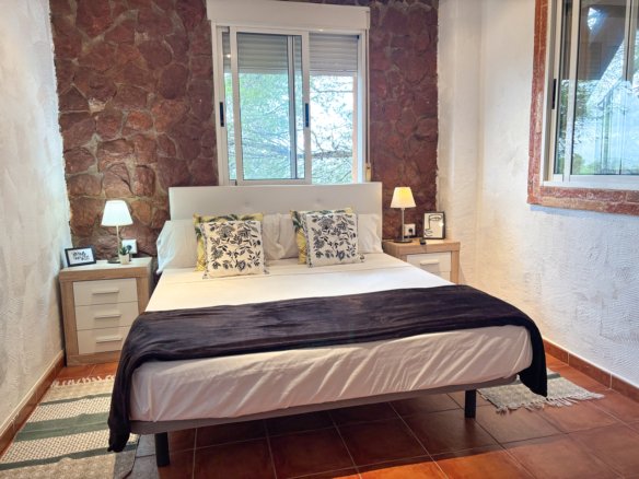 6 Bedroom 4 Bathroom Villa in Jacarilla - Caza De Casa