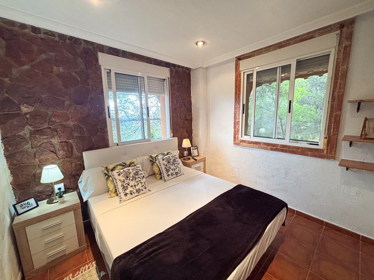 6 Bedroom 4 Bathroom Villa in Jacarilla - Caza De Casa