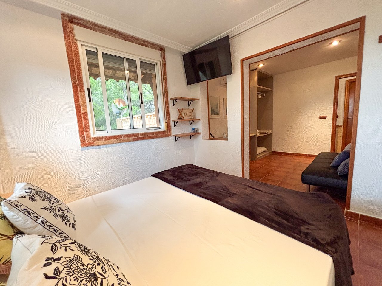 6 Bedroom 4 Bathroom Villa in Jacarilla - Caza De Casa