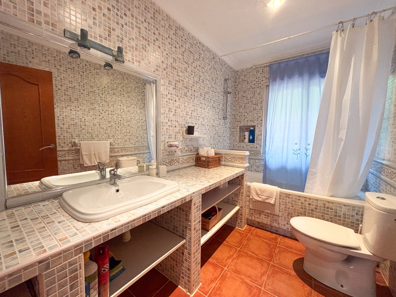 6 Bedroom 4 Bathroom Villa in Jacarilla - Caza De Casa