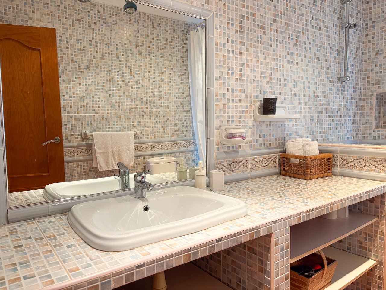 6 Bedroom 4 Bathroom Villa in Jacarilla - Caza De Casa