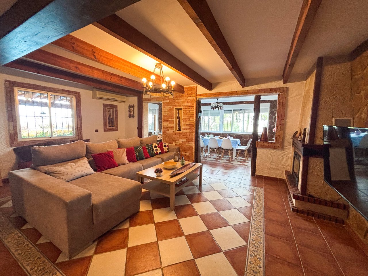 6 Bedroom 4 Bathroom Villa in Jacarilla - Caza De Casa
