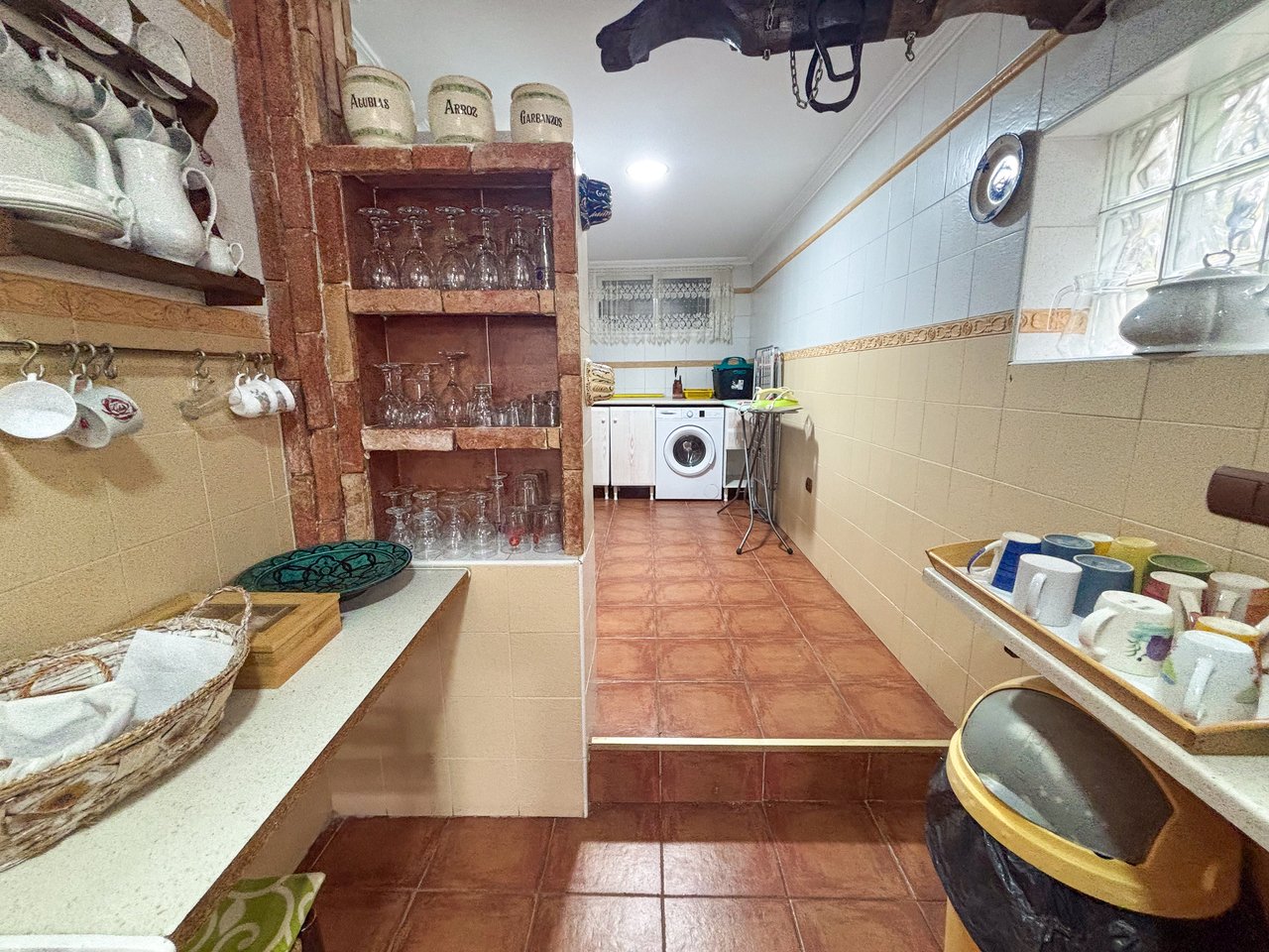 6 Bedroom 4 Bathroom Villa in Jacarilla - Caza De Casa