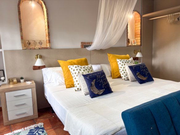 6 Bedroom 4 Bathroom Villa in Jacarilla - Caza De Casa