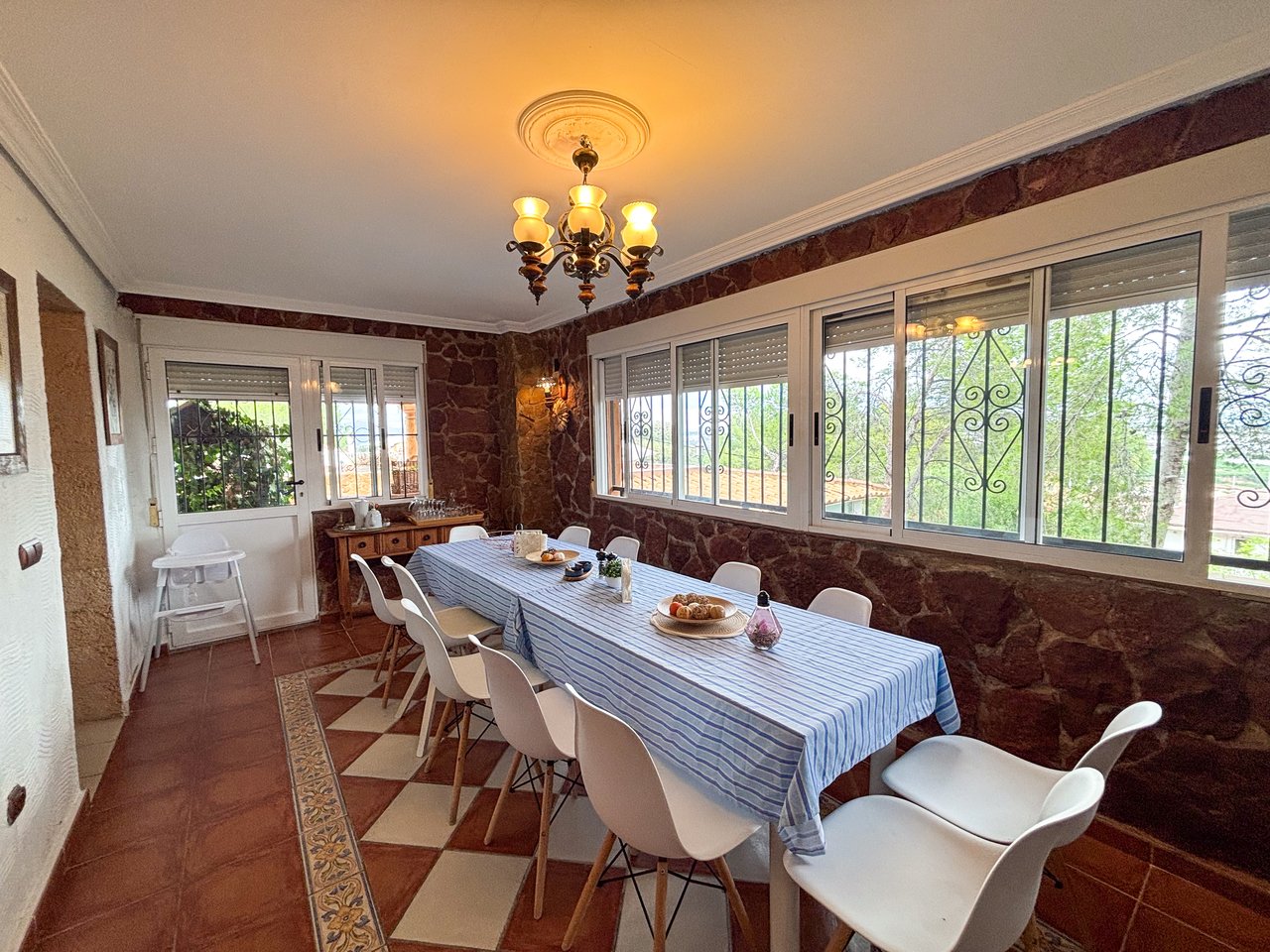 6 Bedroom 4 Bathroom Villa in Jacarilla - Caza De Casa