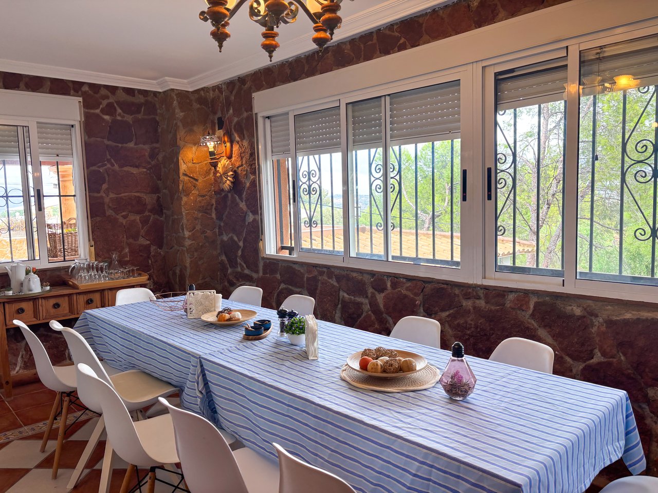 6 Bedroom 4 Bathroom Villa in Jacarilla - Caza De Casa