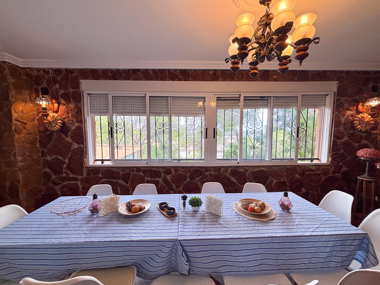 6 Bedroom 4 Bathroom Villa in Jacarilla - Caza De Casa