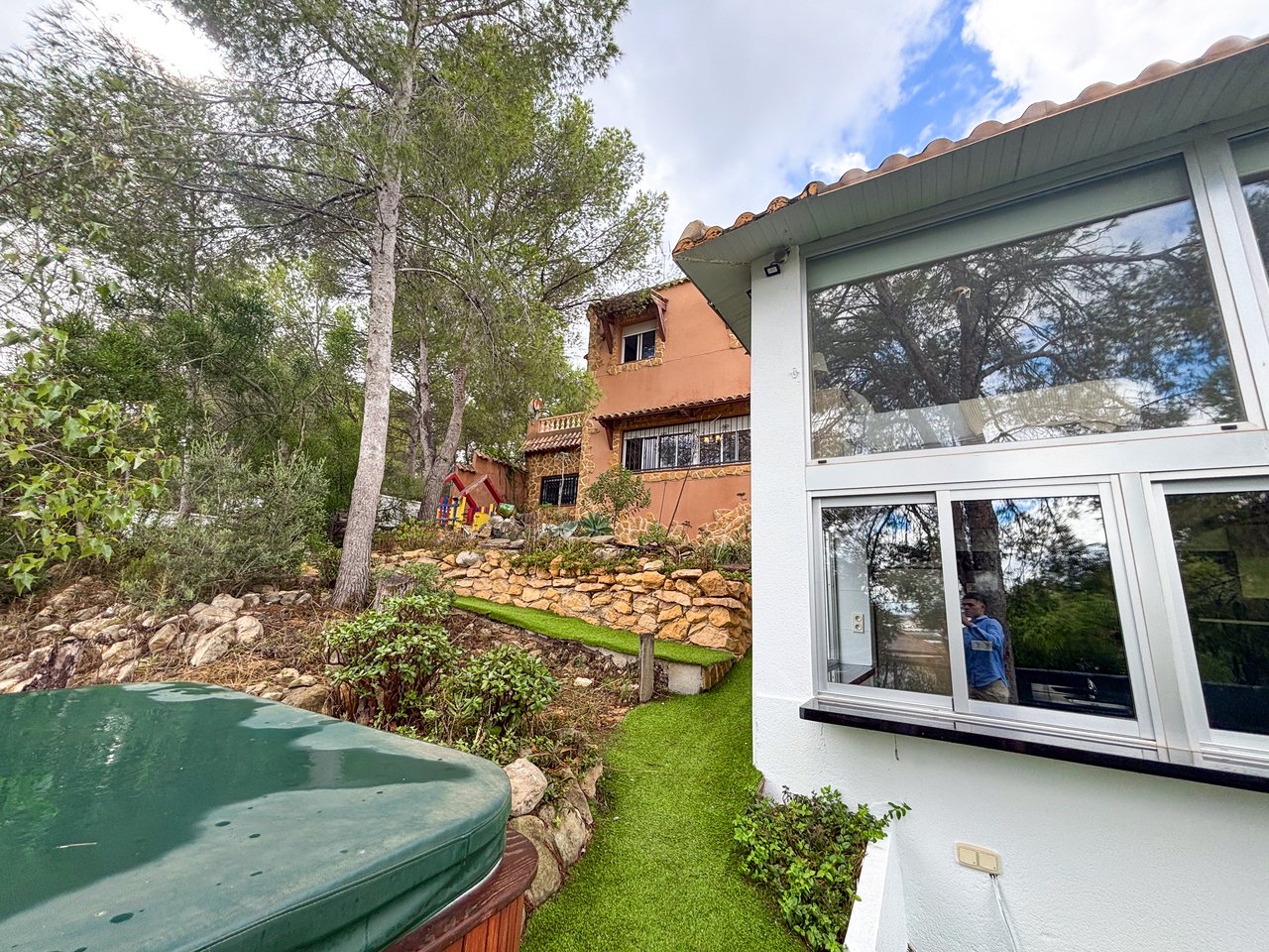 6 Bedroom 4 Bathroom Villa in Jacarilla - Caza De Casa