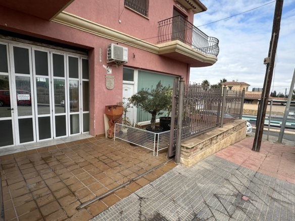 Commercial in San Miguel de Salinas - Caza De Casa