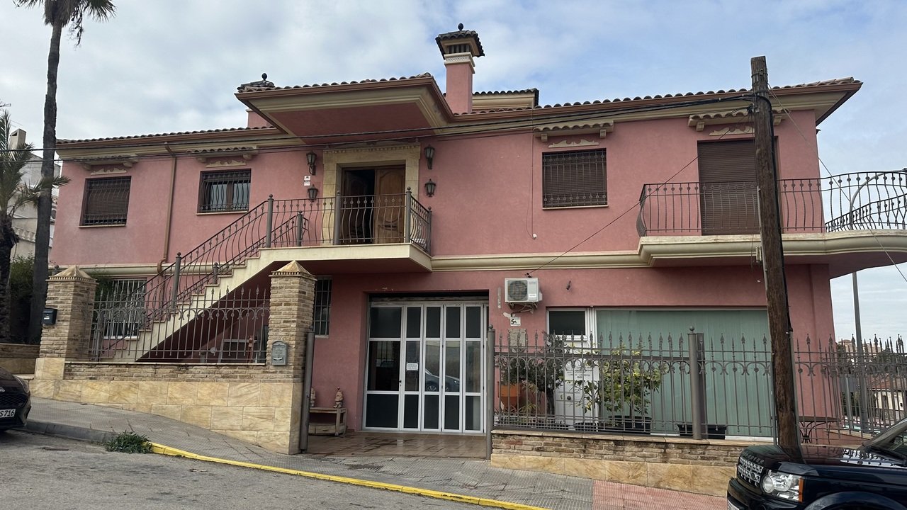 Commercial in San Miguel de Salinas - Caza De Casa
