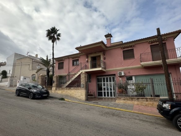 Commercial in San Miguel de Salinas - Caza De Casa