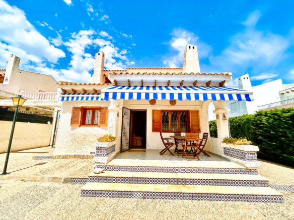 3 Bedroom 2 Bathroom Villa in La Zenia - Caza De Casa