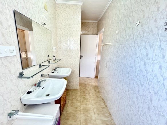 6 Bedroom 4 Bathroom Villa in Los Montesinos - Caza De Casa