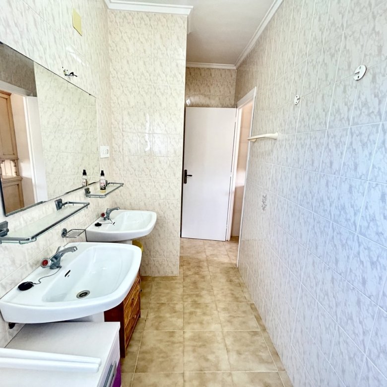 6 Bedroom 4 Bathroom Villa in Los Montesinos - Caza De Casa