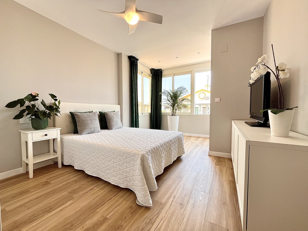 3 Bed 2 Bath Town House in Los Altos - Caza De Casa