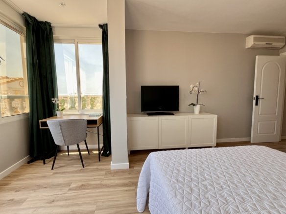 3 Bed 2 Bath Town House in Los Altos - Caza De Casa