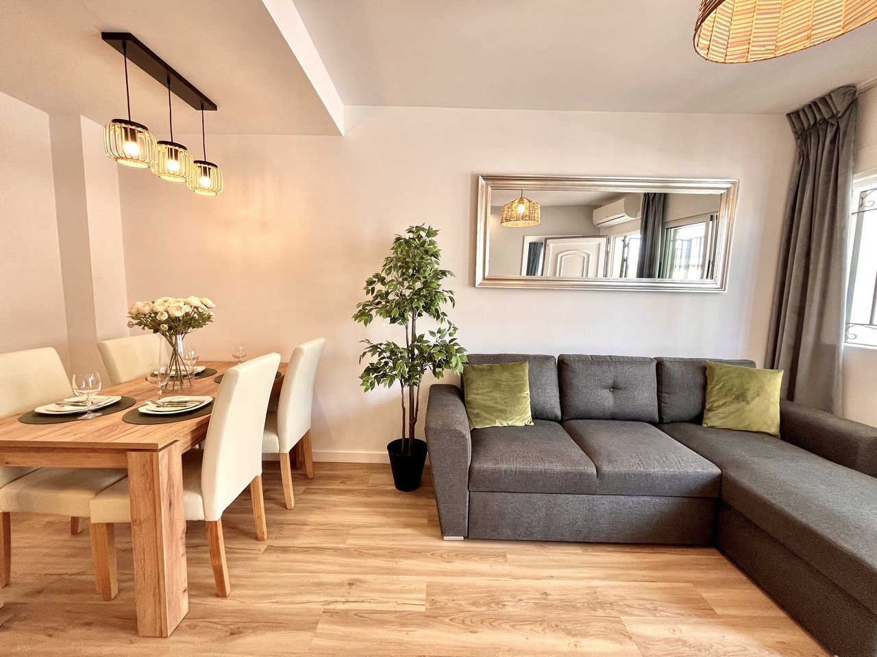 3 Bed 2 Bath Town House in Los Altos - Caza De Casa