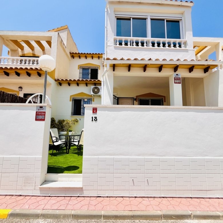 3 Bedroom 2 Bathroom Town House in Los Altos - Caza De Casa