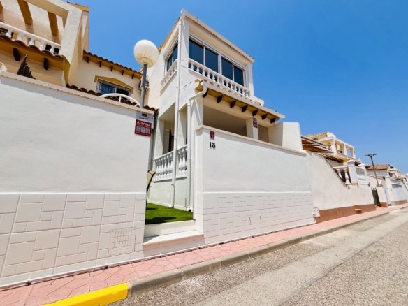 3 Bed 2 Bath Town House in Los Altos - Caza De Casa