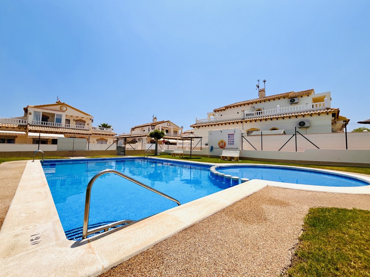 3 Bed 2 Bath Town House in Los Altos - Caza De Casa