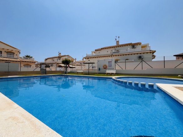 3 Bed 2 Bath Town House in Los Altos - Caza De Casa