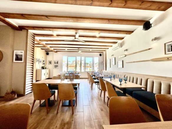 2 Bathroom Commercial in Cabo Roig - Caza De Casa