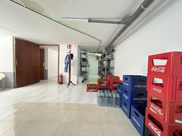 2 Bathroom Commercial in Cabo Roig - Caza De Casa